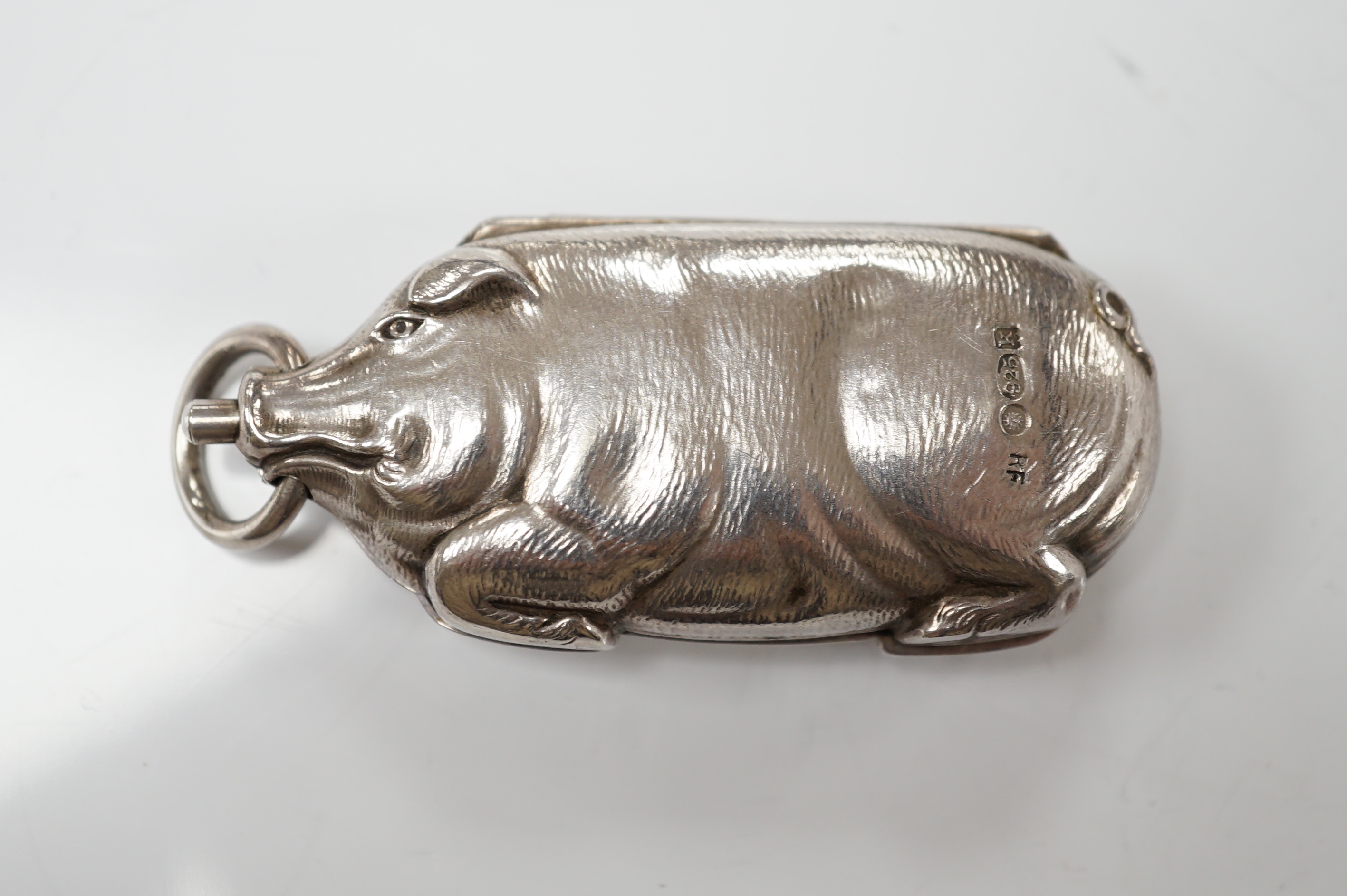 An Edwardian novelty silver sovereign/half sovereign case, modelled as a pig, import marks for Robert Friederich, London, 1905, 63mm.